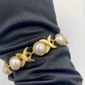Vintage Hugs & Kisses Gold Tone Plastic Mabe Pearl Link Bracelet